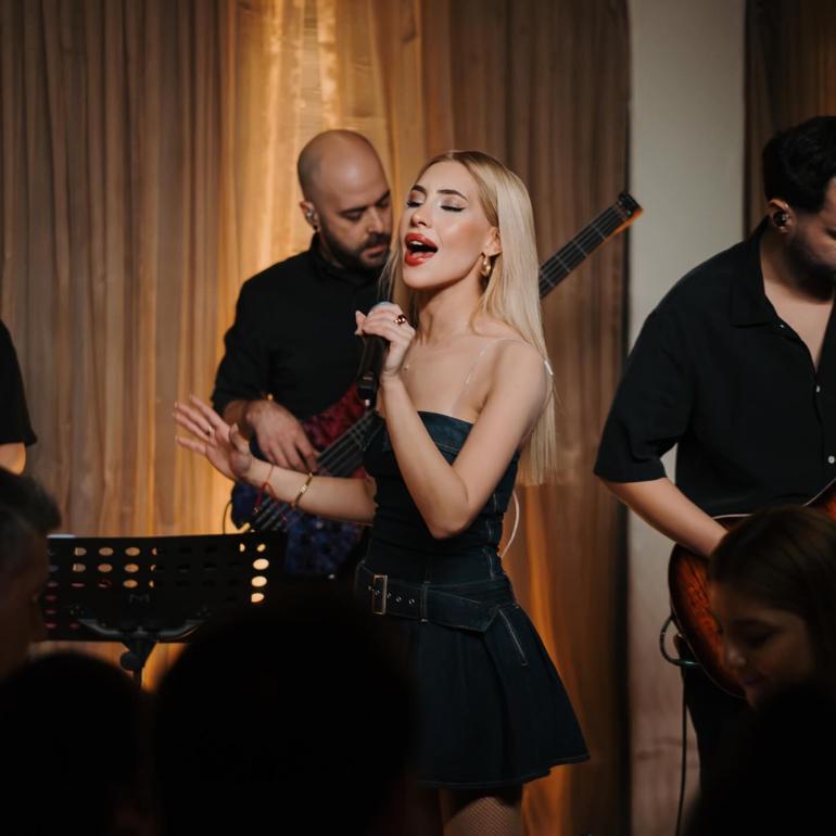 sahnelerde-bahar-havasi-15-awl2l2na Sahnelerde bahar havası